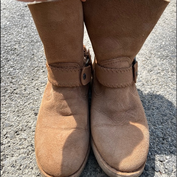 UGG boots in perfect condition. - Picture 2 of 11